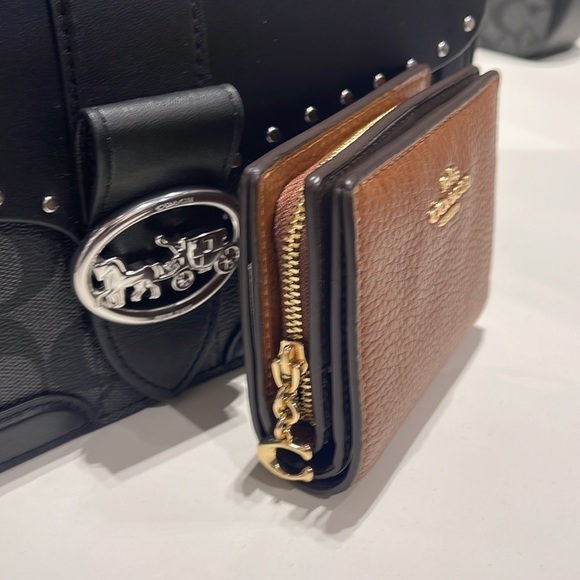 Coach Snap Wallet
IM/Redwood - Picture 3 of 16